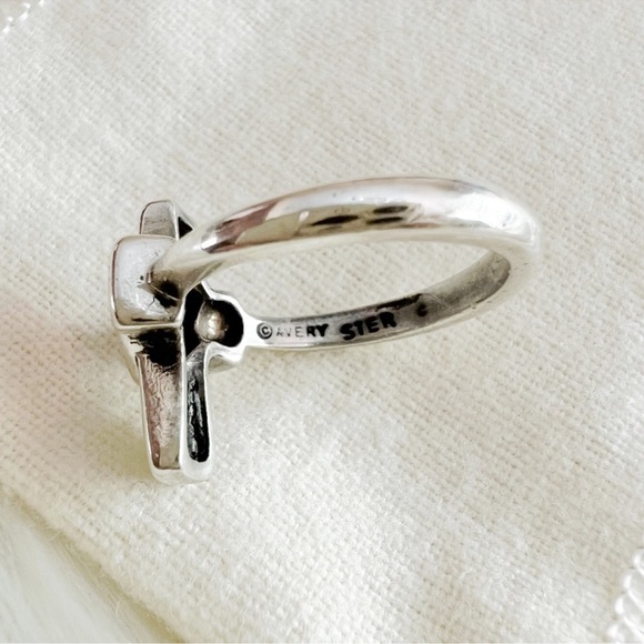 James Avery RETIRED Garnet stone red heart cross ring - Picture 4 of 9